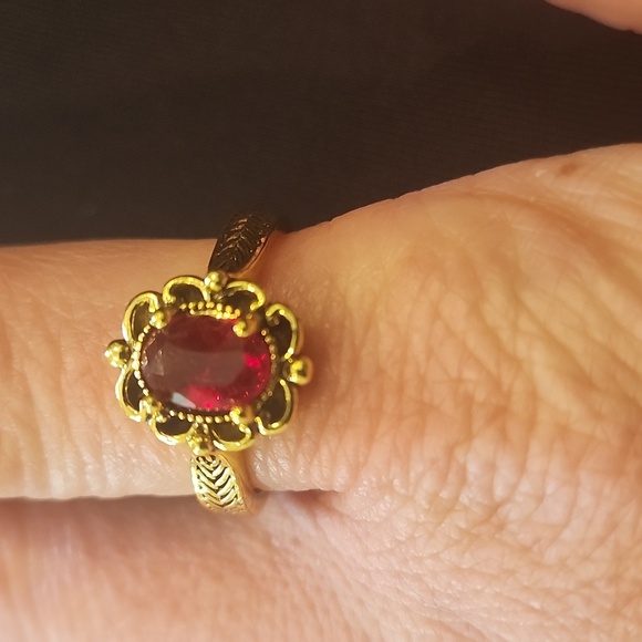 Ruby set in gold, not marked - Picture 1 of 2